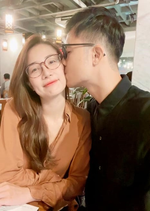 Trên trang cá nhân, bạn trai Minh Khuê đăng tải không ít hình ảnh ngọt ngào của cặp đôi bên nhau. Ảnh: FBNV