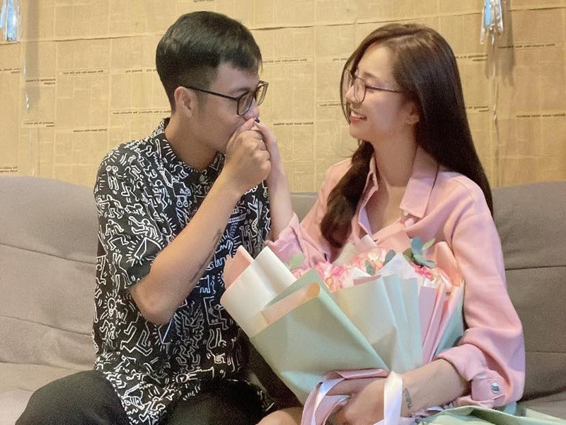 Minh Khuê hơn bạn trai 10 tuổi. Nữ diễn viên cho biết, nửa kia có tình yêu dành cho cô thật phi thường. Ảnh: FBNV