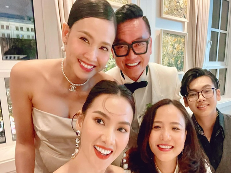 “Nhỏ em gái duy nhất của Thư chịu lên xe hoa, mừng quá. Chúc em Dương Mỹ Linh và anh Tôn Bảo Anh hạnh phúc mãi mãi”, Anh Thư chia sẻ. Ảnh: FBNV