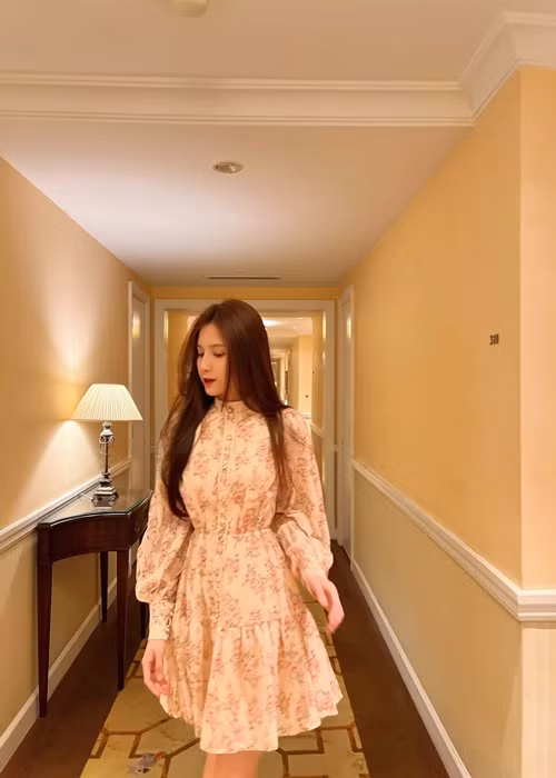 Bên cạnh đó, Thiên An vẫn đi làm dù bầu bí. “Ngoài làm người mẫu, em làm thêm thực tập sales để có thêm nguồn tiền khác. Đến tháng thứ 4 bụng lộ rõ không mặc được những chiếc váy ôm, em không nhận làm mẫu nữa”, cô chia sẻ.