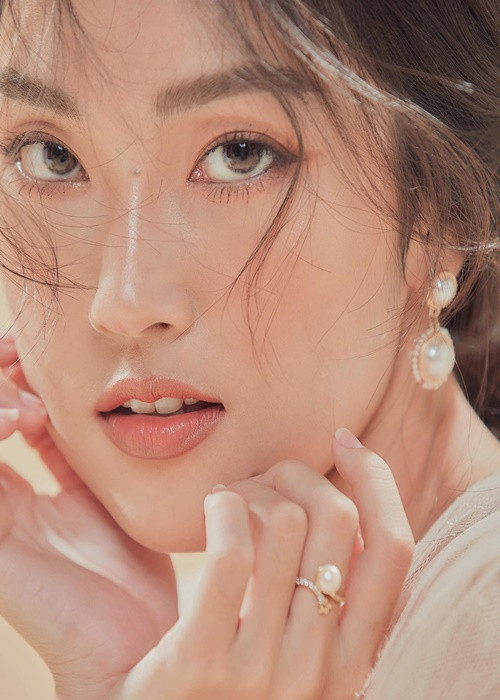 Nữ MC khẳng định, cô chỉ thông báo sự việc cho người thân thiết và yêu cầu mọi người không chia sẻ thông tin này ra ngoài.