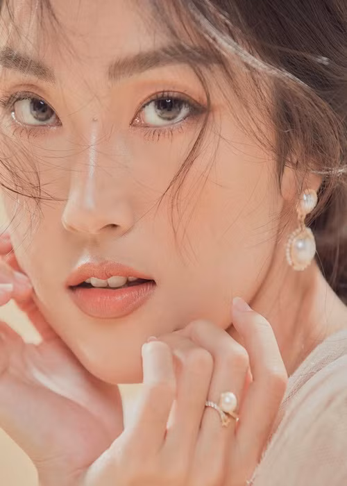 Nữ MC khẳng định, cô chỉ thông báo sự việc cho người thân thiết và yêu cầu mọi người không chia sẻ thông tin này ra ngoài.