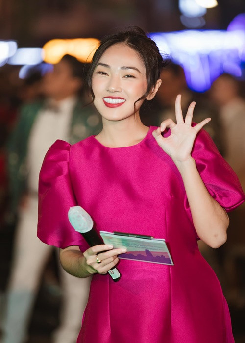 Người đẹp mong cư dân mạng không lan truyền hình ảnh cô bị bạo hành.