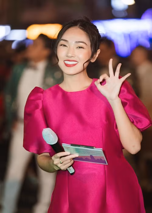 Người đẹp mong cư dân mạng không lan truyền hình ảnh cô bị bạo hành.