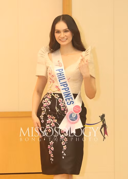 Đại diện Philippines - Hannah Arnold thể hiện tốt trong các phần thi phụ. Missosology cho rằng người đẹp này sẽ mang về vương miện thứ 7 cho nhan sắc Philippines.