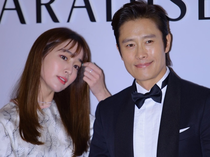 Chia tay Song Hye Kyo, Lee Byung Hun hẹn hò Lee Min Jung trong 7 năm trước khi làm đám cưới vào năm 2013. Ảnh: Zing