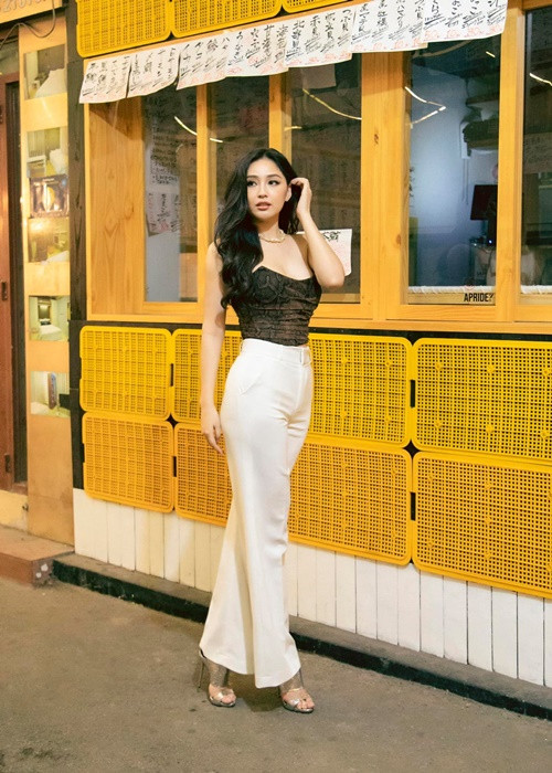 Hoa hậu Mai Phương Thúy cũng cao 1m80.