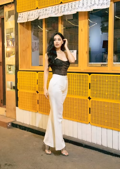 Hoa hậu Mai Phương Thúy cũng cao 1m80.