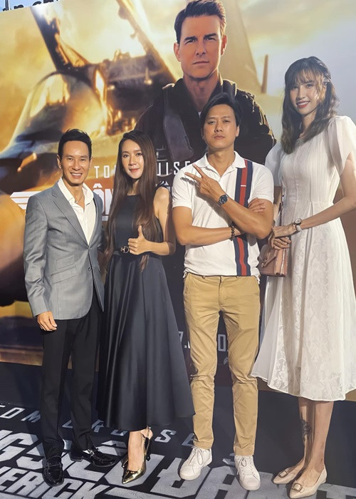 Khi tham gia cuộc thi Vietnam’s Next Top Model 2015, Hồng Xuân (ngoài cùng bên phải) gây chú ý bởi chiều cao 1m90. Hiện tại, cô cao 1m91.