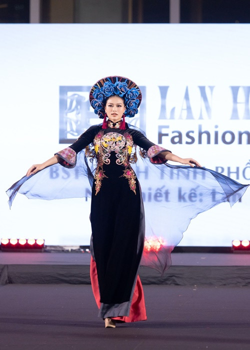 Mỹ nhân Long An đang là một trong những nàng hậu "đắt show" nhất nhì làng giải trí.