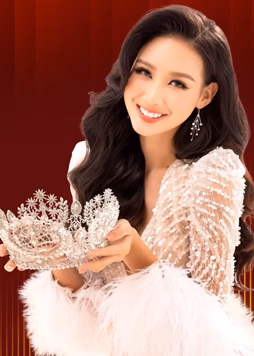 Lê Nguyễn Bảo Ngọc là mỹ nhân Việt đầu tiên giành vương miện Hoa hậu Liên lục địa cũng như là đại diện Việt Nam hiếm hoi đăng quang ở đấu trường nhan sắc quốc tế.