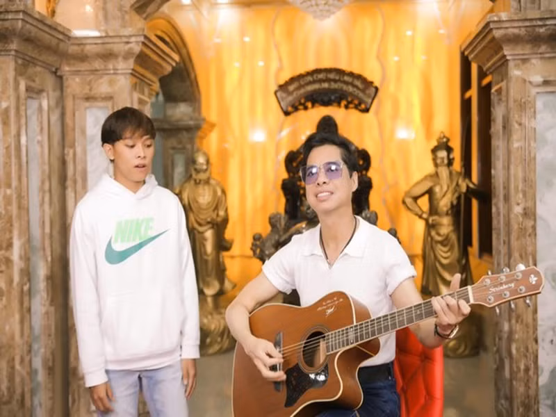 Ít ngày trước, Hồ Văn Cường đến nhà Ngọc Sơn để tập luyện bài hát cho liveshow diễn ra tại Hà Nội vào tối ngày 3/12. Ảnh: An ninh thủ đô