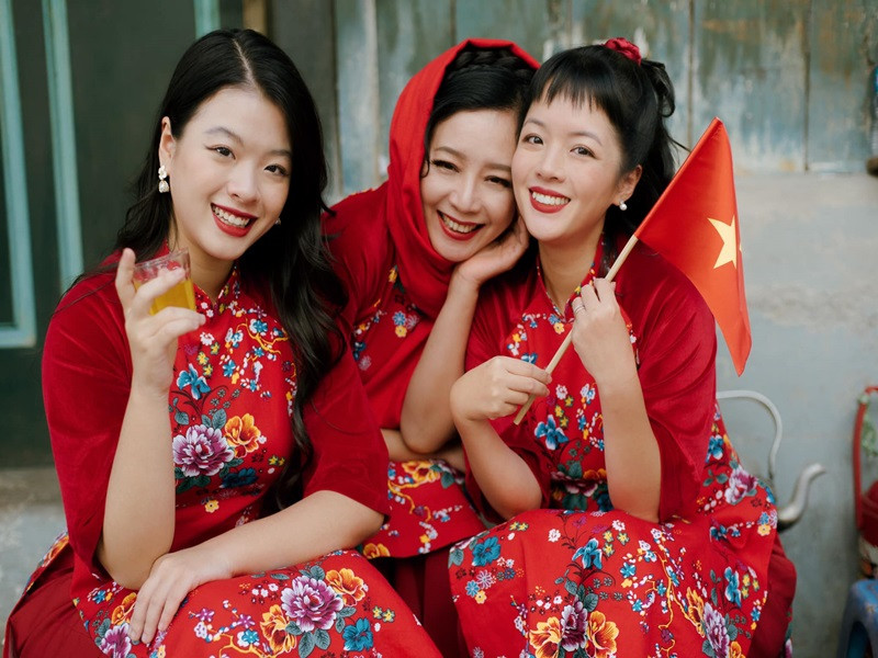 Hồng Mi - con gái đầu lòng của Chiều Xuân đã lập gia đình, có con, sống kín tiếng, trong khi Hồng Khanh - cô con gái thứ hai của Chiều Xuân đang theo học tại Học viện Âm nhạc Quốc gia. Ảnh: FBNV