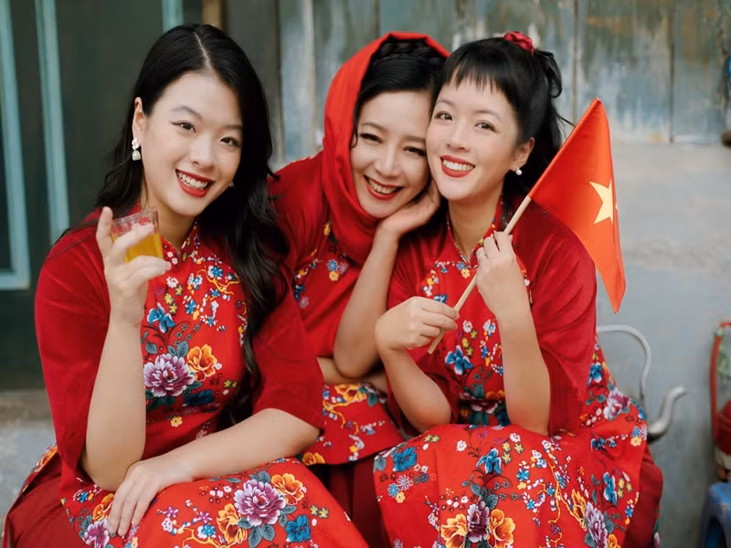 Hồng Mi - con gái đầu lòng của Chiều Xuân đã lập gia đình, có con, sống kín tiếng, trong khi Hồng Khanh - cô con gái thứ hai của Chiều Xuân đang theo học tại Học viện Âm nhạc Quốc gia. Ảnh: FBNV