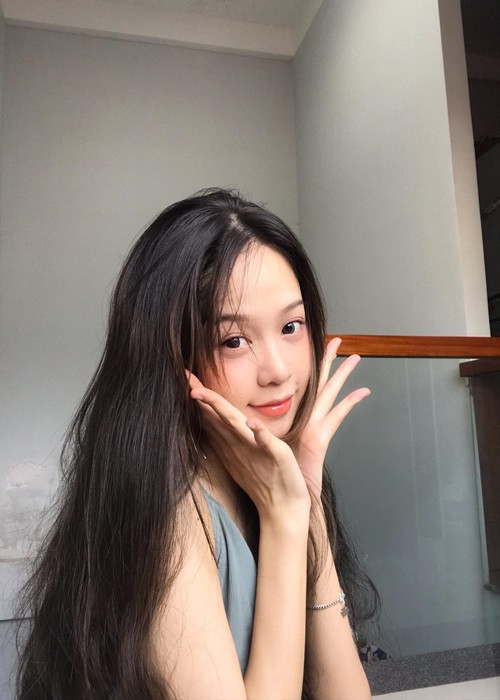 Khi ít son phấn, để mặt mộc, tân Hoa hậu Thanh Thủy vẫn hút hồn người đối diện.