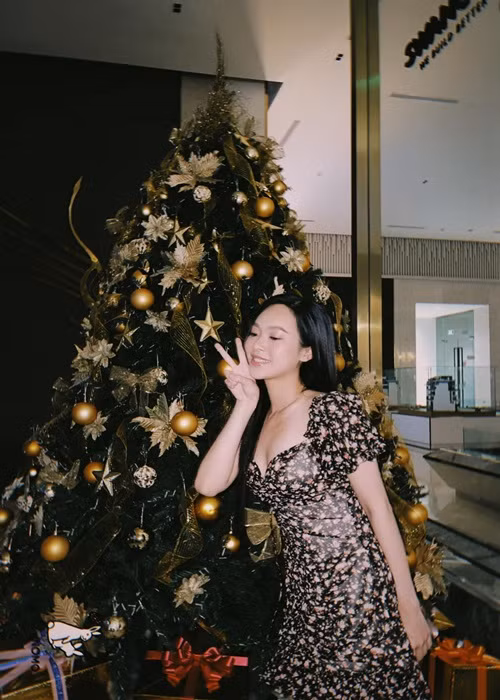 Á hậu 1 cuộc thi Hoa hậu Việt Nam 2022 Trịnh Thùy Linh cũng có nhan sắc đời thường đầy mê hoặc.