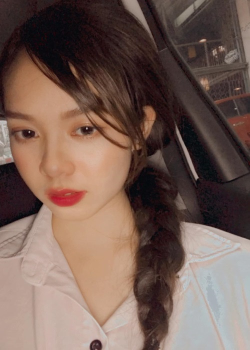 Gương mặt thanh tú của nàng hậu cách đây 2 năm.