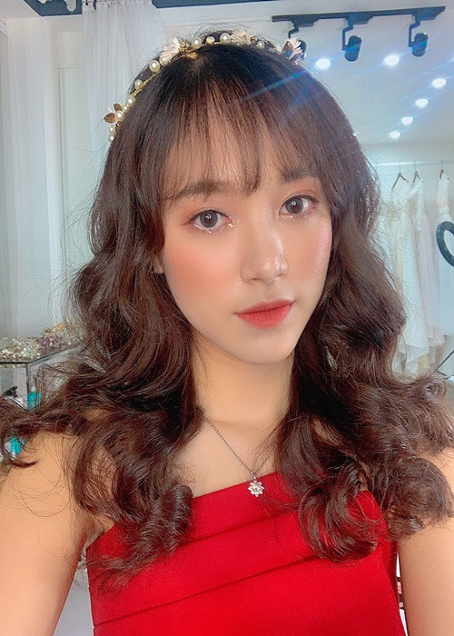 Nàng á hậu hiện tại là sinh viên Đại học Kinh tế Quốc dân.