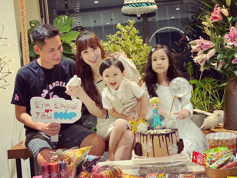 Con trai út của Quốc Khánh rất kháu khỉnh.