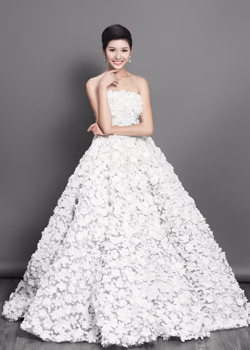 Ngoài ra, trong đêm tổng duyệt trước chung kết, Thúy Vân đã diện bộ đầm dạ hội được lấy cảm hứng từ hoa anh đào - loài hoa đặc trưng của Nhật Bản. Nhờ chiến lược thông minh này, cô gây thêm ấn tượng với ban giám khảo. Đến nay, danh hiệu á hậu 3 của Thúy Vân vẫn là thành tích tốt nhất của đại diện Việt Nam ở Hoa hậu Quốc tế.