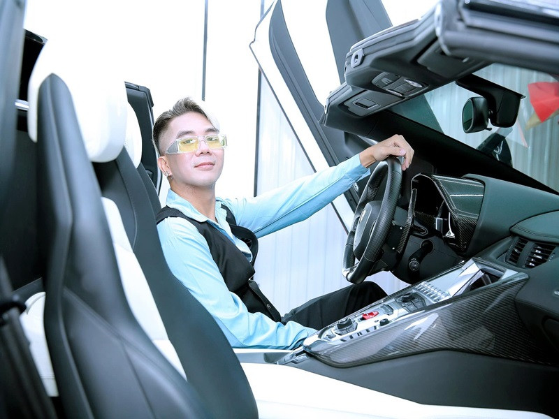 Trước khi đến với Lương Bích Hữu, Khánh Đơn từng kết hôn và có một cậu con trai. Ảnh: FBNV