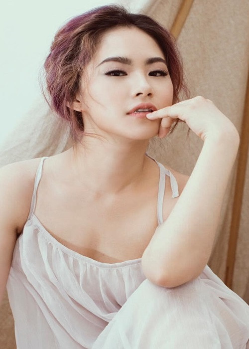 Nữ ca sĩ không tiết lộ bất kỳ hình ảnh nào của con gái hay nhắc đến tên Khánh Đơn. Ảnh: FBNV