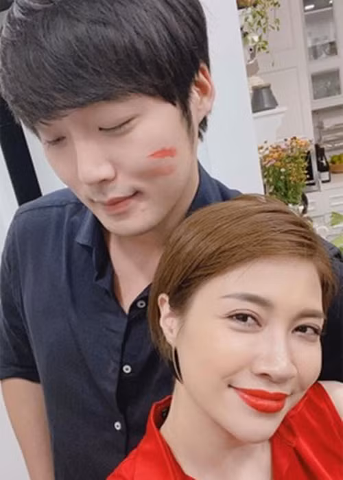 Pha Lê tuyên bố chia tay chồng vào đầu năm 2022. Tuy nhiên, thực tế, cả hai chưa chính thức ly hôn. Mãi đến mới đây, Pha Lê mới thú nhận chuyện này.