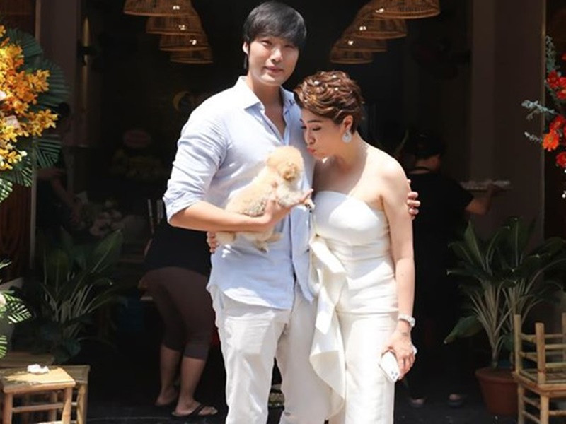 Một số antifan bình luận nói Pha Lê là người thứ ba. Ngay lập tức, nữ ca sĩ đáp trả: “Xin khẳng định luôn khi đến với nhau là trai độc thân và gái độc thân, hoàn toàn đúng pháp luật và đạo đức”.