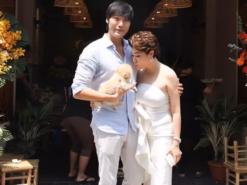 Một số antifan bình luận nói Pha Lê là người thứ ba. Ngay lập tức, nữ ca sĩ đáp trả: “Xin khẳng định luôn khi đến với nhau là trai độc thân và gái độc thân, hoàn toàn đúng pháp luật và đạo đức”.