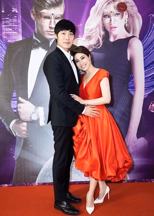 Tháng 1/2020, nữ ca sĩ Pha Lê chính thức công khai mối quan hệ tình cảm với doanh nhân Emmanuel Shin sau 1 năm yêu nhau.