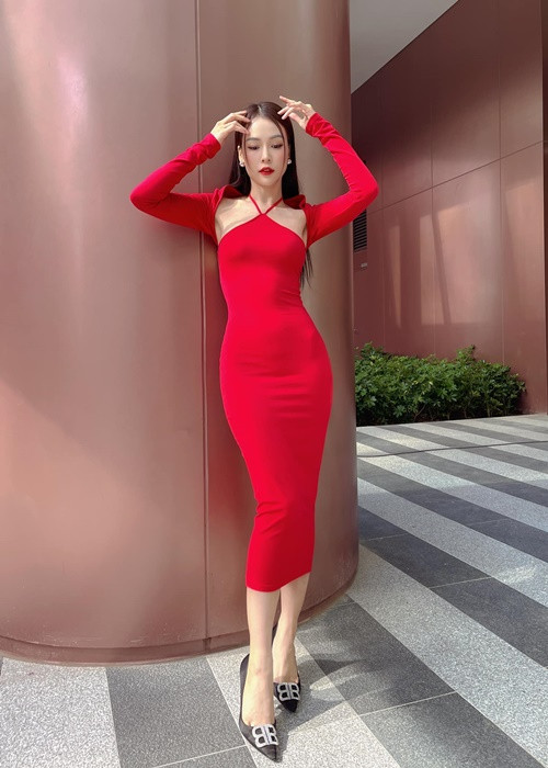 Sam sở hữu nhan sắc ngọt ngào. Gần đây, nữ diễn viên được bạn trai cầu hôn.