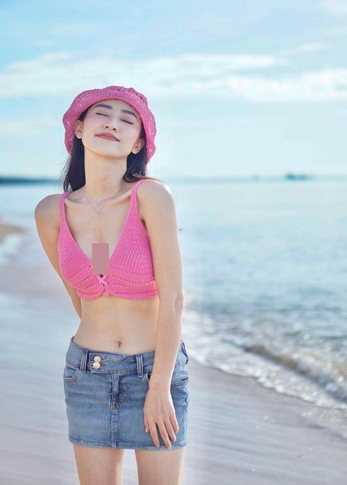 Trong cuộc phỏng vấn với Vietnamnet, Hà Thu cho biết, cô nhận được rất nhiều lời mời gặp gỡ hay đi cà phê với giá mấy nghìn đô từ các đại gia. Bản thân Hà Thu không cho đấy là khiếm nhã vì chỉ khi họ yêu quý, muốn gặp gỡ thì mới muốn bỏ một số tiền lớn như vậy. Tuy nhiên, Hà Thu không thích những buổi gặp kiểu đó nên chưa từng nhận lời.