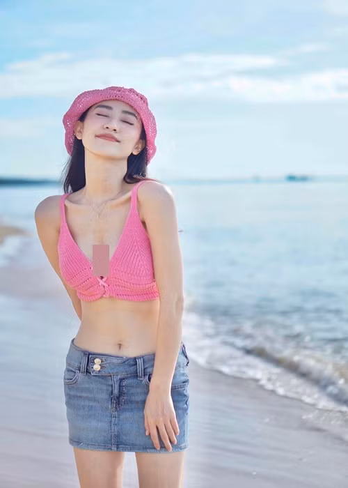 Trong cuộc phỏng vấn với Vietnamnet, Hà Thu cho biết, cô nhận được rất nhiều lời mời gặp gỡ hay đi cà phê với giá mấy nghìn đô từ các đại gia. Bản thân Hà Thu không cho đấy là khiếm nhã vì chỉ khi họ yêu quý, muốn gặp gỡ thì mới muốn bỏ một số tiền lớn như vậy. Tuy nhiên, Hà Thu không thích những buổi gặp kiểu đó nên chưa từng nhận lời.