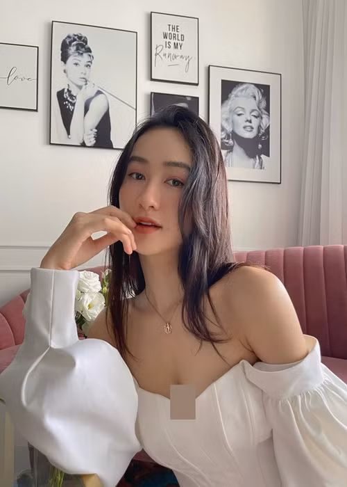 Chân dài gốc Huế chuộng mặc trang phục gợi cảm.