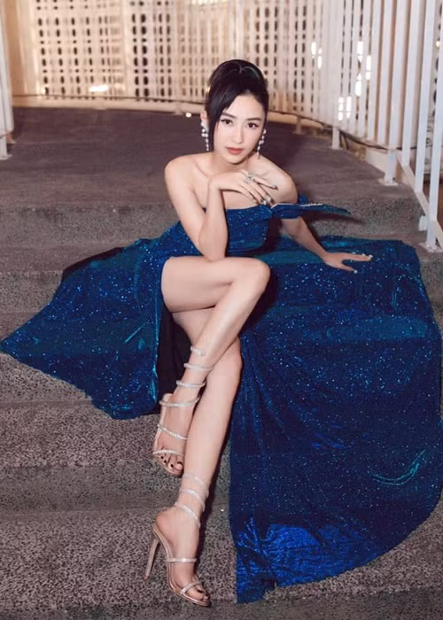 Em gái Hà Thu cho hay, hai chị em đi Vũng Tàu chơi từ ngày 10 - 11/12 mới về. "Vì đi xe máy, khi về đến thành phố, chúng tôi khá mệt nên ngủ. Đến hôm sau, khi nhiều người gọi điện báo về video đánh ghen, chúng tôi mới biết có thông tin như vậy", Hà Trang chia sẻ.