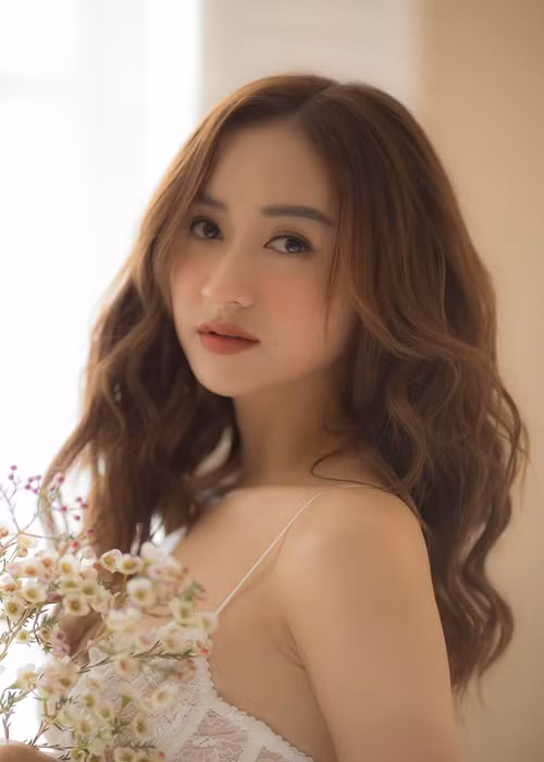 Sau khi giành ngôi vị Á hậu 1 cuộc thi Hoa hậu Đại dương Việt Nam năm 2014, Hà Thu đi thi quốc tế.