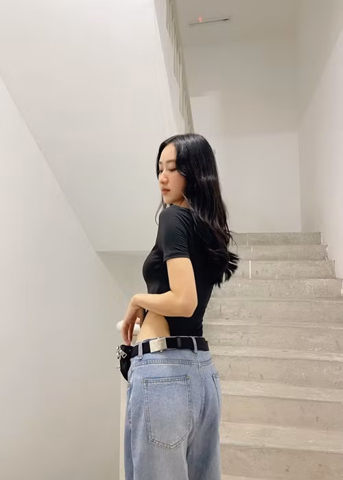 Năm 2018, trong cuộc phỏng vấn với Zing, Hà Thu cho biết, từ khi học đại học, cô chỉ yêu 2 người.