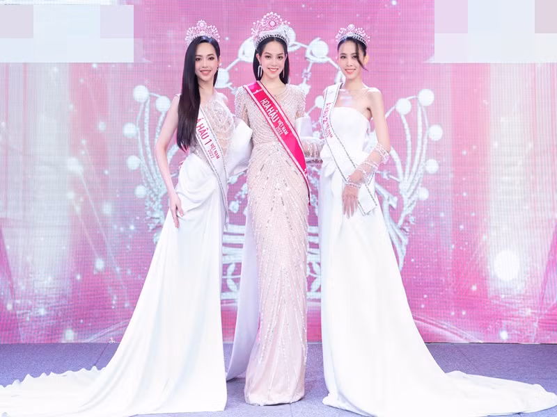 Đêm chung kết Hoa hậu Việt Nam 2022 đã khép lại vào tối 23/12. Trải qua hành trình hơn 2 tháng, cuộc thi tìm ra ba gương mặt xuất sắc nhất gồm Hoa hậu Việt Nam 2022 Huỳnh Thị Thanh Thủy, Á hậu 1 Trịnh Thùy Linh, Á hậu 2 Lê Nguyễn Ngọc Hằng.