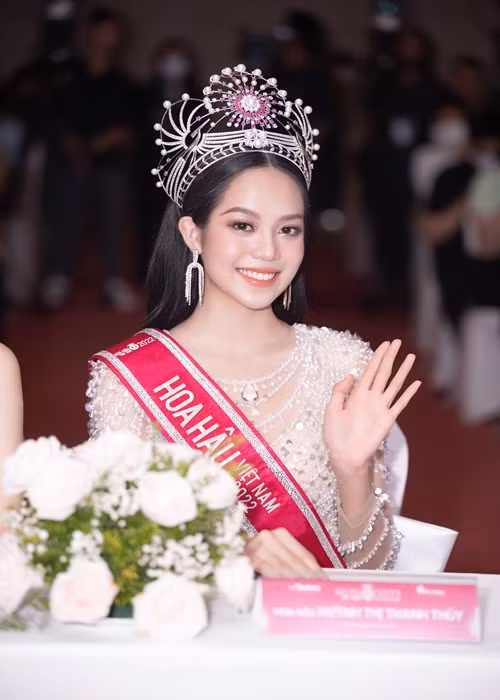 Thanh Thủy cũng khẳng định hiện tại, cô độc thân.