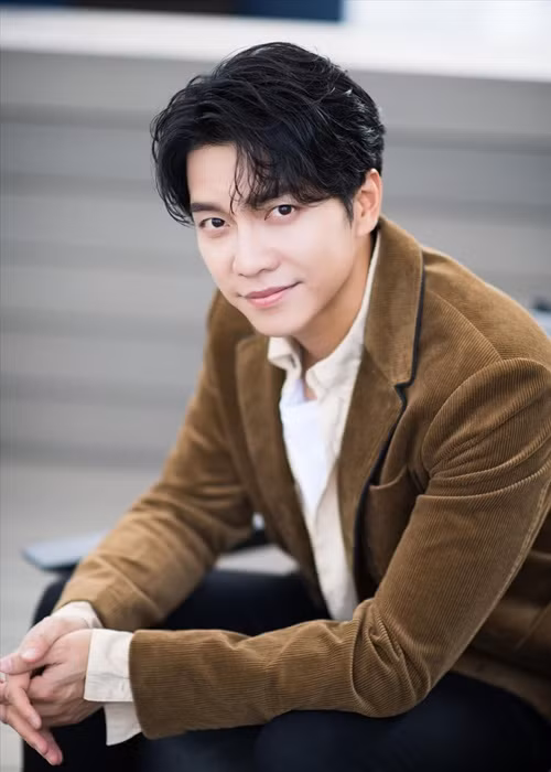 Sinh năm 1987, Lee Seung Gi được mệnh danh người chồng tương lai hoàn hảo, là người đàn ông mà bất cứ cô gái nào cũng muốn dẫn về nhà ra mắt bố mẹ. Ảnh: Lao động
