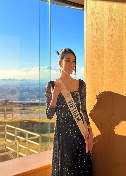 Mới đây, nàng á hậu gây ấn tượng khi "bắn" tiếng Nhật trong phóng sự ghi lại hoạt động của các thí sinh được lên sóng truyền hình Nhật Bản. Ảnh: FBNV