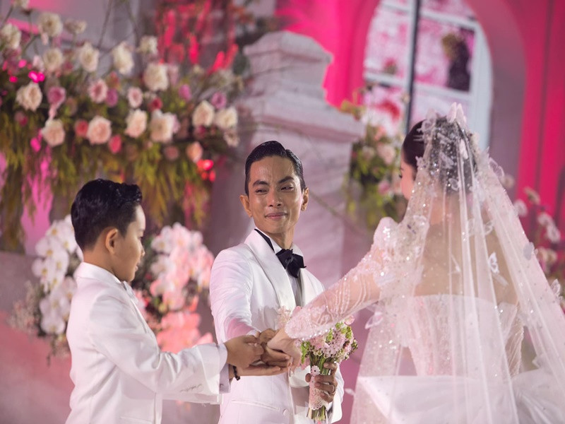 Phan Hiển bật khóc trong giây phút trọng đại.