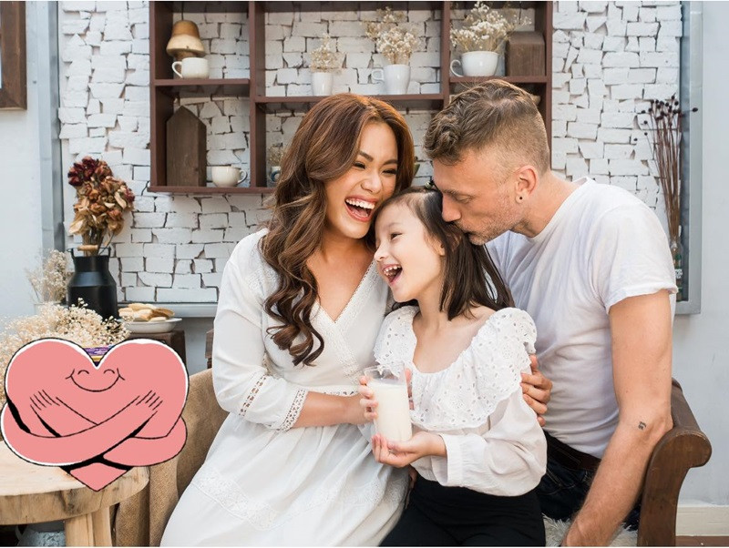 Nữ ca sĩ sinh năm 1987 Phương Vy Idol kết hôn với ông xã người Mỹ tên Sean Trace vào tháng 3/2015. Tháng 4/2016, cặp đôi chào đón cô con gái đầu lòng gia nhập tổ ấm.