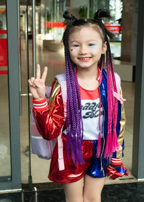 Càng lớn, con gái Phương Vy càng xinh xắn.