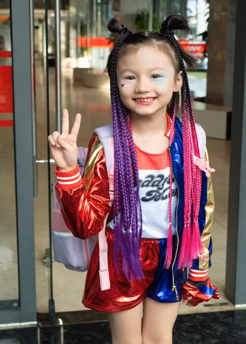 Càng lớn, con gái Phương Vy càng xinh xắn.