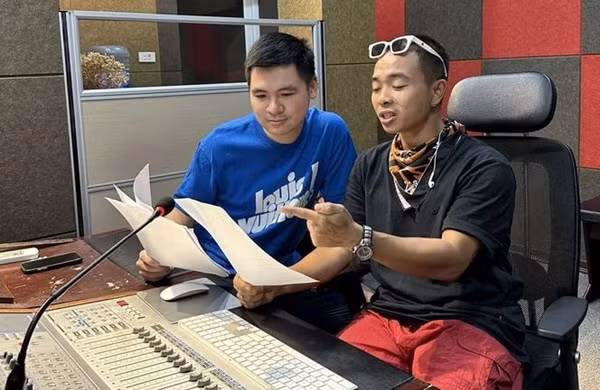 Chong Chu tich cua Hoa hau Do My Linh up mo lan san showbiz