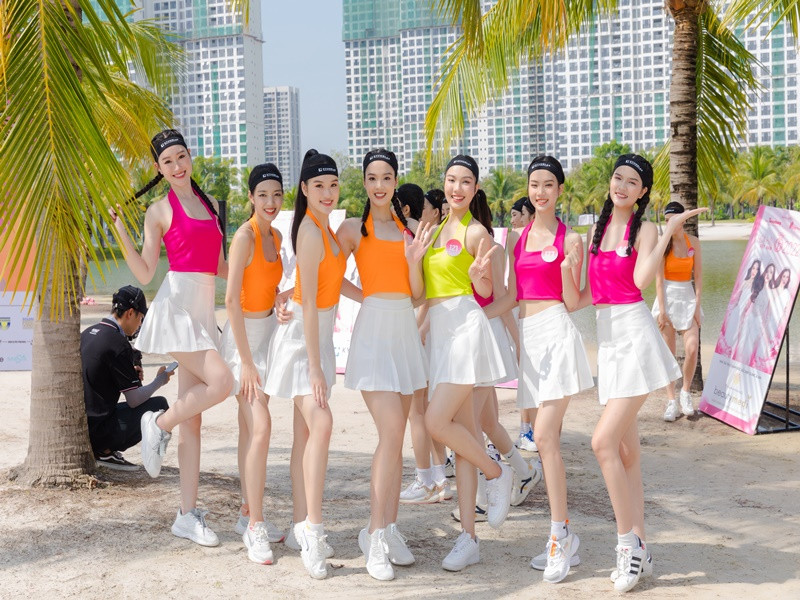 Các cô gái vô cùng tươi tắn khi được hoạt động ngoài trời.
