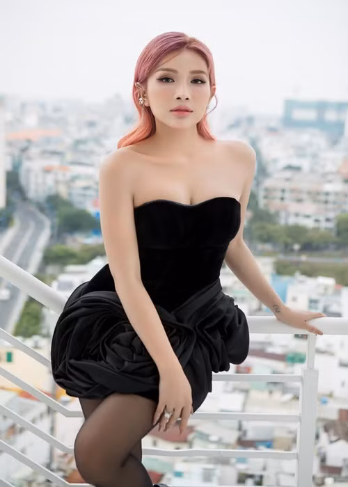 Nhiều người cho rằng khối tài sản của Khả Như không hề kém cạnh các đồng nghiệp giàu có bởi nữ diễn viên này giỏi kiếm tiền.