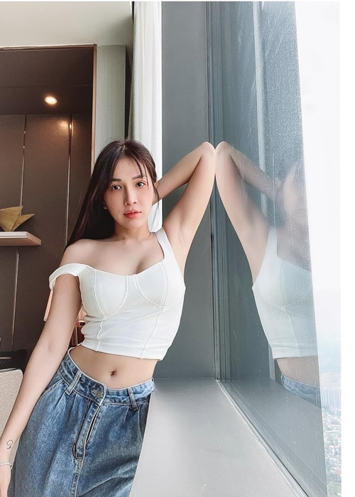 Năm 2016, Khả Như mua được căn nhà đầu tiên tại TP HCM. Năm 2019, cô tậu căn nhà thứ 2.