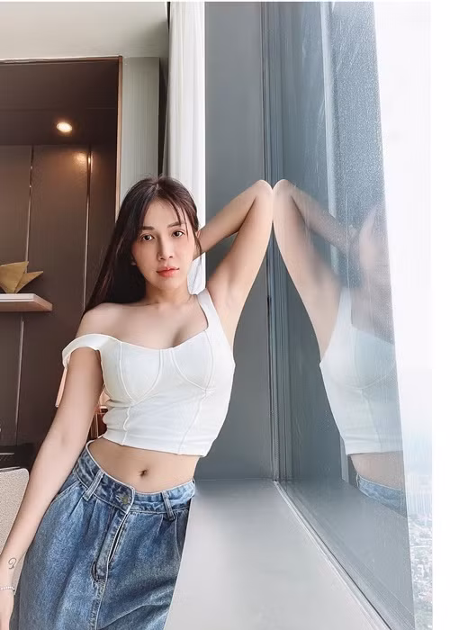 Năm 2016, Khả Như mua được căn nhà đầu tiên tại TP HCM. Năm 2019, cô tậu căn nhà thứ 2.